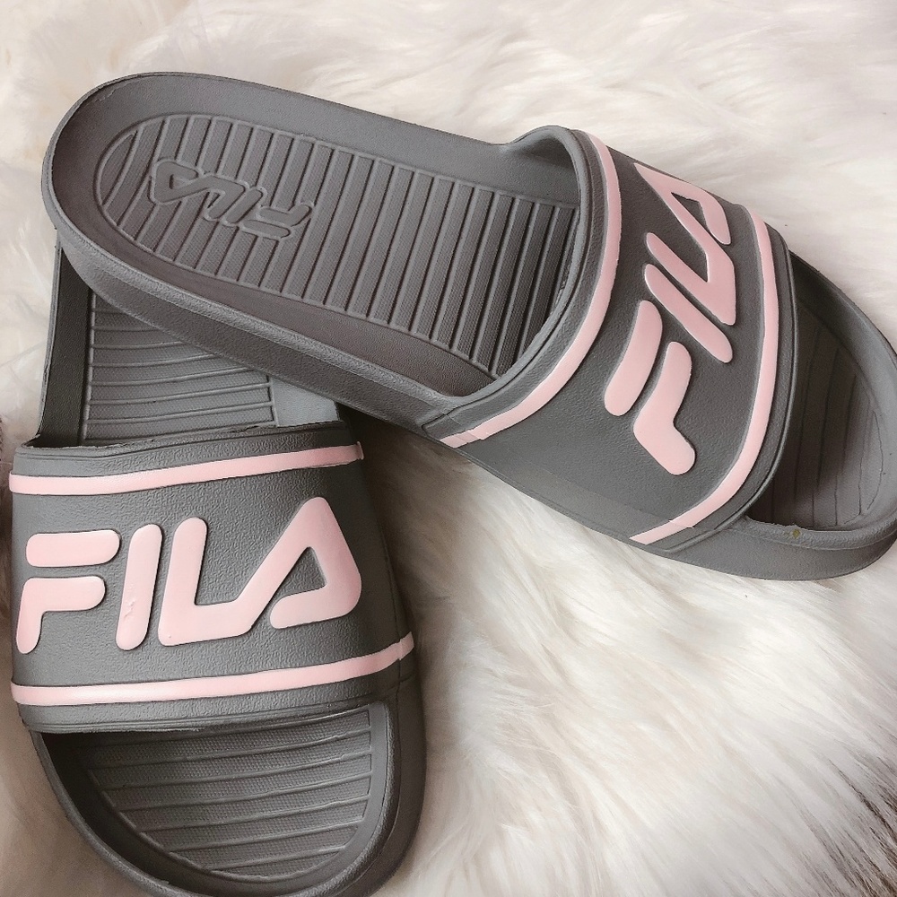 NWOT FILA® Sleek Women's Slide Sandals  / Sz 9